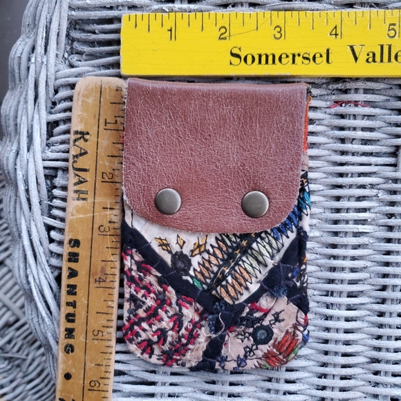 ๐๏ธ Free People Boho Embroidered Banjara Wallet - Picture 3 of 8